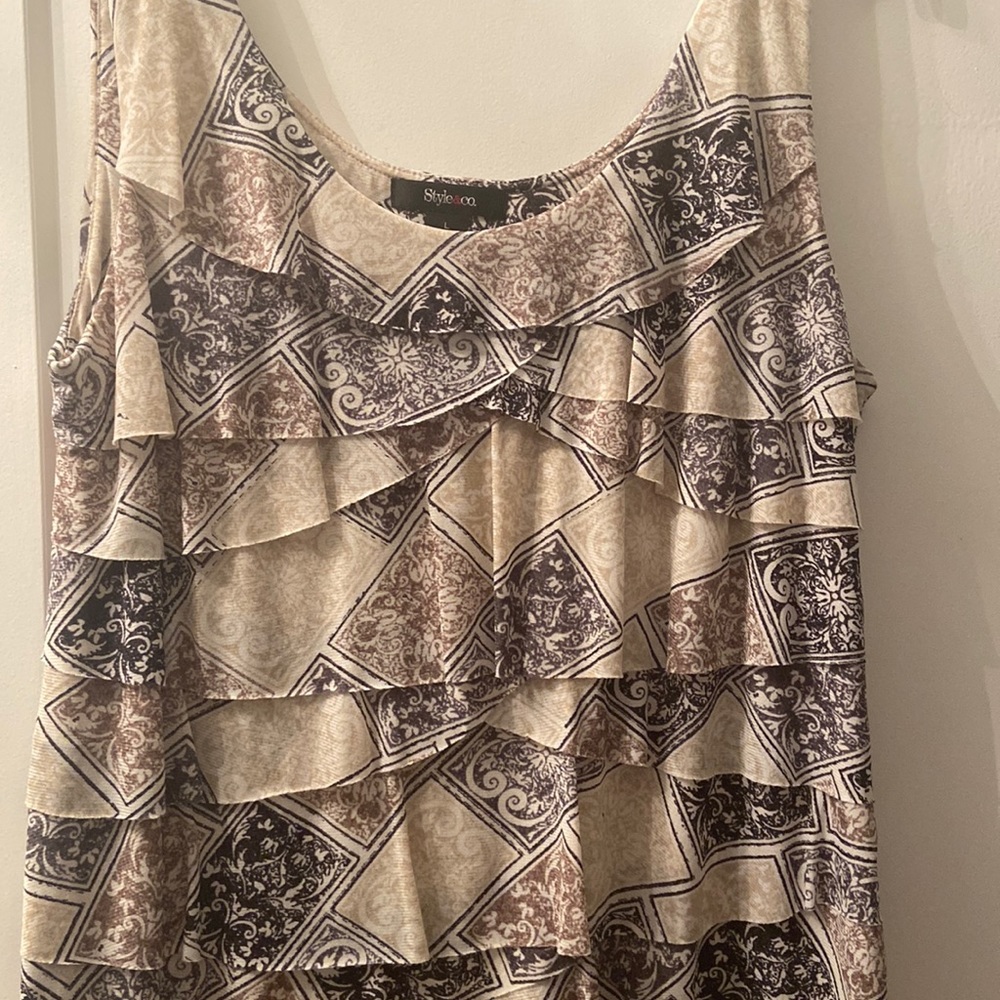 Style & Co Nylon printed tank with liner.